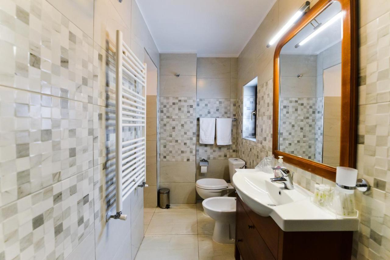 Ago Apartments Bukares Bagian luar foto