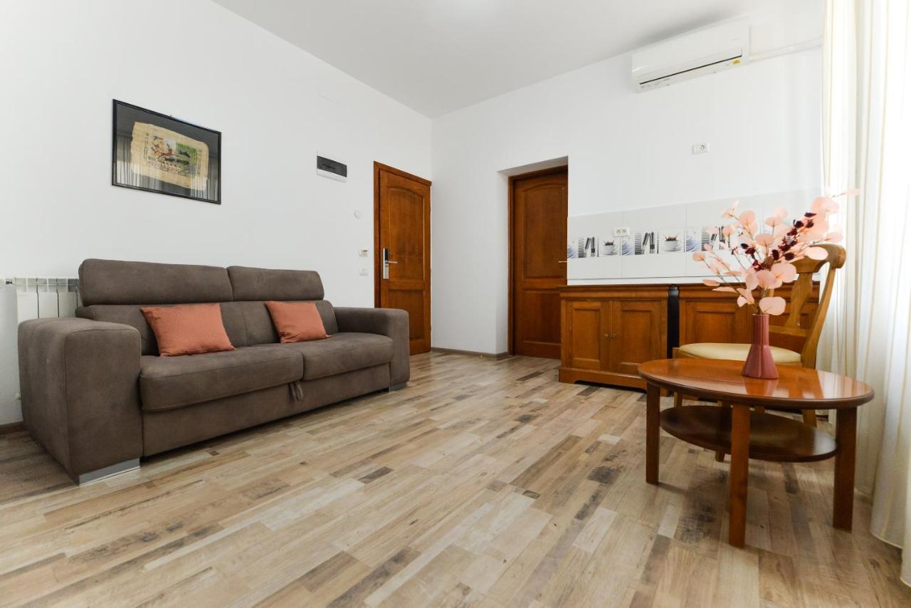 Ago Apartments Bukares Bagian luar foto