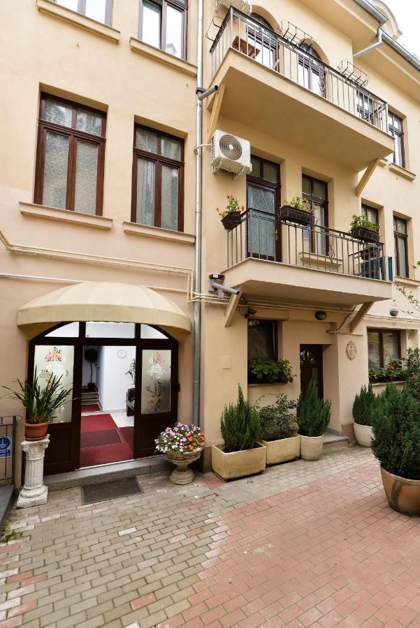 Ago Apartments Bukares Bagian luar foto