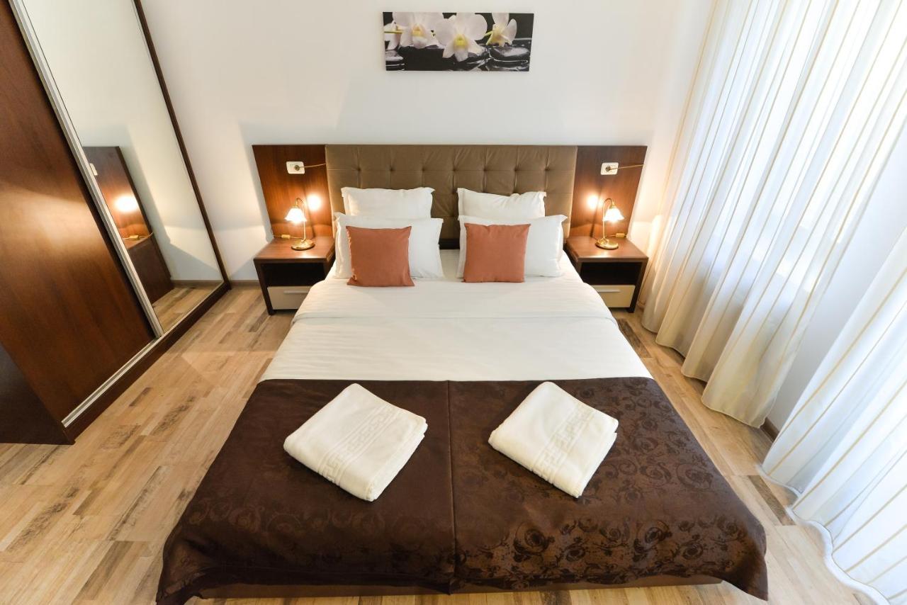 Ago Apartments Bukares Bagian luar foto