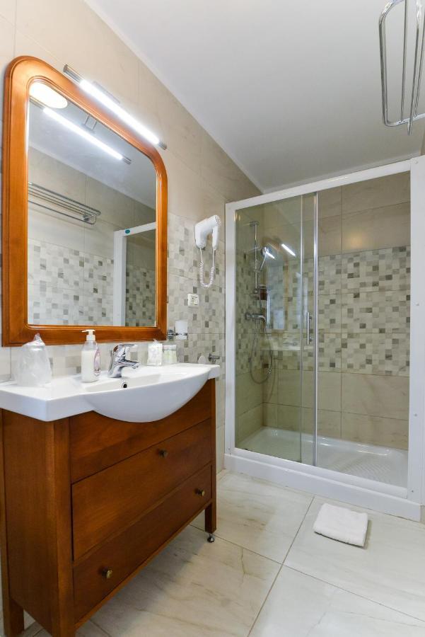 Ago Apartments Bukares Bagian luar foto